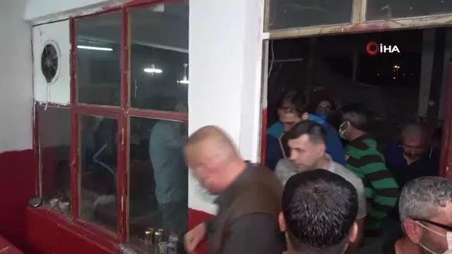 Son Dakika | Kırıkkale'de horoz dövüşü baskını kamerada: 69 kişiye 431 bin 250 lira ceza Son Dakika | Kırıkkale'de horoz dövüşü baskını kamerada: 69 kişiye 431 bin 250 lira ceza