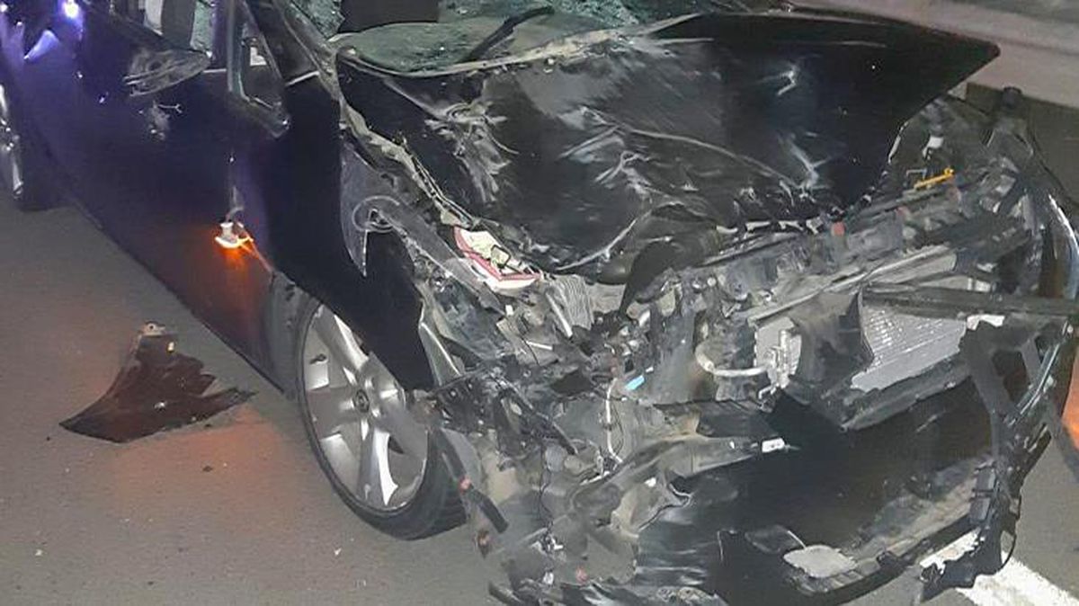 Mandaya çarpan otomobil hurdaya döndü; baba-kız yaralandı
