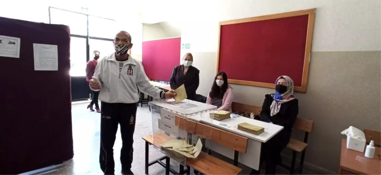 Muhtarları olmayan mahalleler yeni muhtarlarını seçti