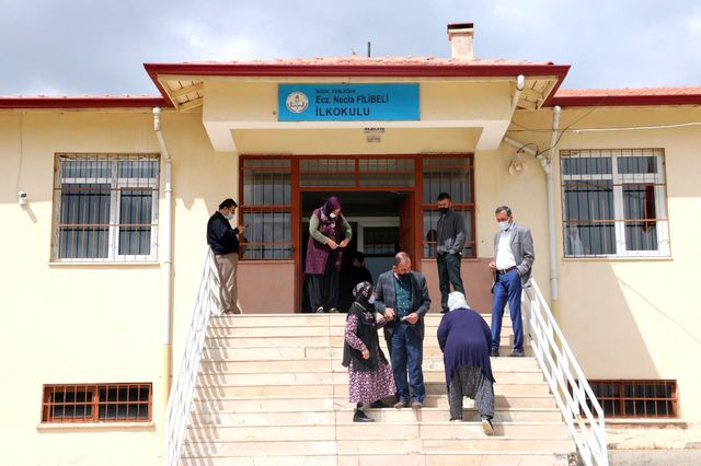 Niğde'de 4 köyde muhtarlık seçimi yapıldı Niğde'de 4 köyde muhtarlık seçimi yapıldı