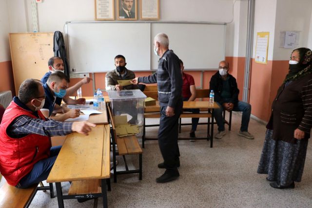 Niğde'de 4 köyde muhtarlık seçimi yapıldı Niğde'de 4 köyde muhtarlık seçimi yapıldı