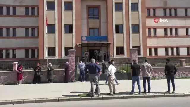 Bursa'da öğrencilerin LGS heyecanı Bursa'da öğrencilerin LGS heyecanı