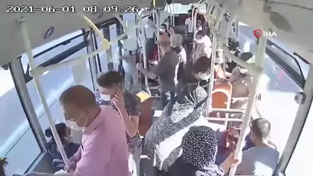 Otobüs şoförü böyle hayat kurtardı...Otobüste ağrıdan nefesi kesilen kadının imdadına otobüs şoförü yetişti Otobüs şoförü böyle hayat kurtardı...Otobüste ağrıdan nefesi kesilen kadının imdadına otobüs şoförü yetişti
