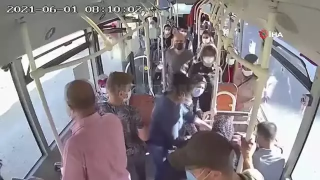 Otobüs şoförü böyle hayat kurtardı...Otobüste ağrıdan nefesi kesilen kadının imdadına otobüs şoförü yetişti Otobüs şoförü böyle hayat kurtardı...Otobüste ağrıdan nefesi kesilen kadının imdadına otobüs şoförü yetişti