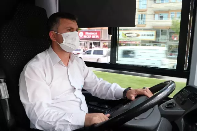Otobüs şoförü böyle hayat kurtardı...Otobüste ağrıdan nefesi kesilen kadının imdadına otobüs şoförü yetişti Otobüs şoförü böyle hayat kurtardı...Otobüste ağrıdan nefesi kesilen kadının imdadına otobüs şoförü yetişti