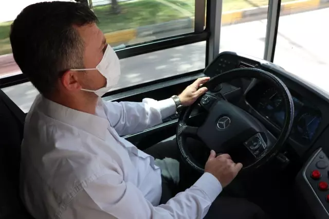 Otobüs şoförü böyle hayat kurtardı...Otobüste ağrıdan nefesi kesilen kadının imdadına otobüs şoförü yetişti Otobüs şoförü böyle hayat kurtardı...Otobüste ağrıdan nefesi kesilen kadının imdadına otobüs şoförü yetişti