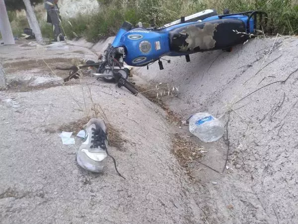 Otomobil ve iki motosikletin karıştığı kazada 3 kişi yaralandı Otomobil ve iki motosikletin karıştığı kazada 3 kişi yaralandı