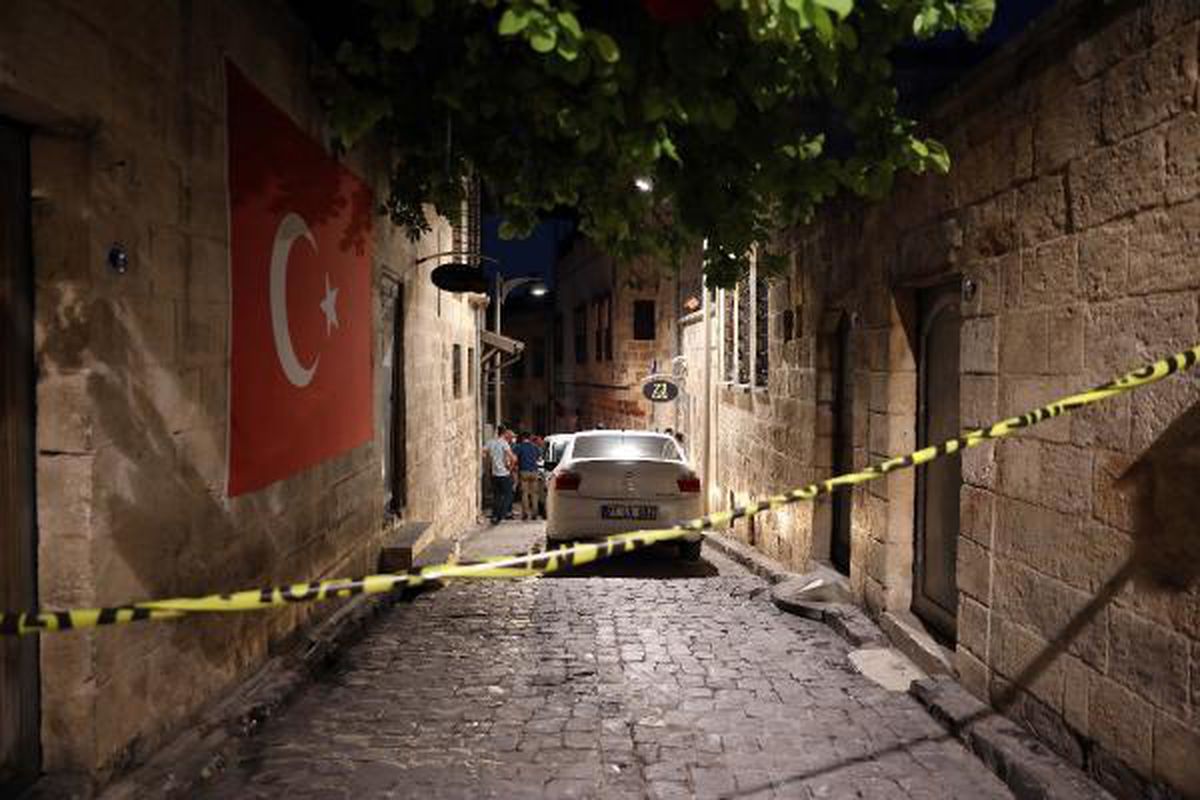 Polisin 'dur' ihtarına uymayıp ateş açtılar: 1'i polis 5 yaralı