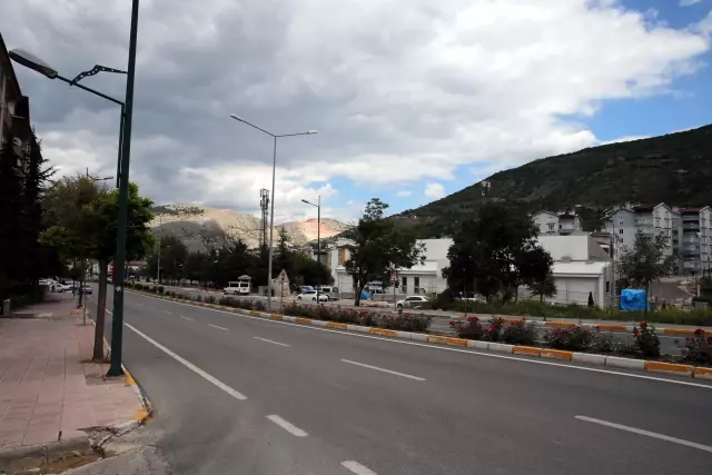 Sokağa çıkma kısıtlaması nedeniyle sakinlik yaşanıyor Sokağa çıkma kısıtlaması nedeniyle sakinlik yaşanıyor