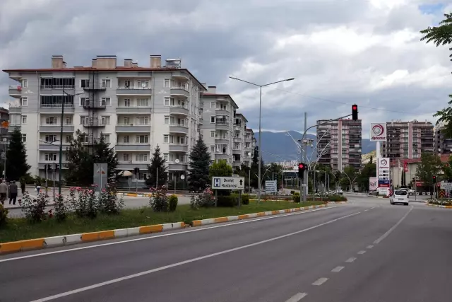 Sokağa çıkma kısıtlaması nedeniyle sakinlik yaşanıyor Sokağa çıkma kısıtlaması nedeniyle sakinlik yaşanıyor