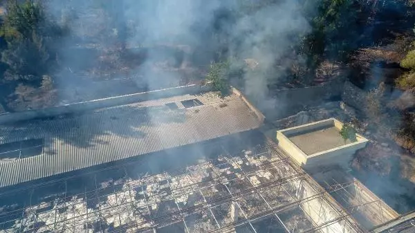 ANTALYA SERİK'TEKİ YANGIN EV VE SERAYA 100 METRE KALA SÖNDÜRÜLDÜ ANTALYA SERİK'TEKİ YANGIN EV VE SERAYA 100 METRE KALA SÖNDÜRÜLDÜ