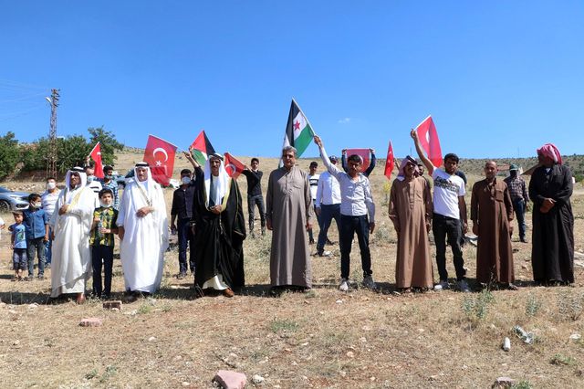 Suriyeli Abraz aşireti, ata yadigarı kılıcı Cumhurbaşkanı Erdoğan'a hediye etmek istiyor Suriyeli Abraz aşireti, ata yadigarı kılıcı Cumhurbaşkanı Erdoğan'a hediye etmek istiyor