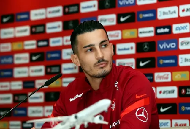 Uğurcan Çakır: 'Ay-yıldız her şeyin üzerindedir' Uğurcan Çakır: 'Ay-yıldız her şeyin üzerindedir'