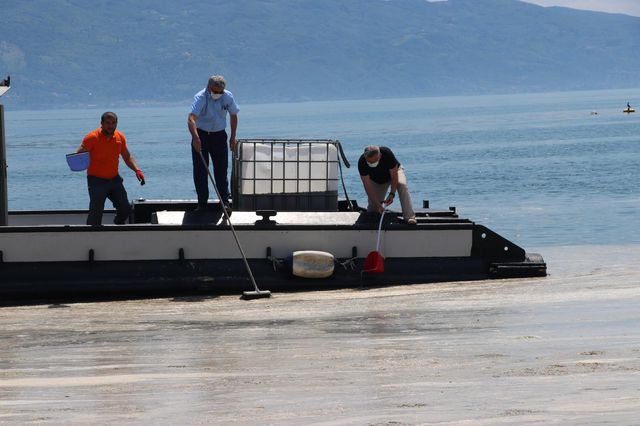 vatandaslar deniz salyasini kureklerle toplad 3 14182950 o