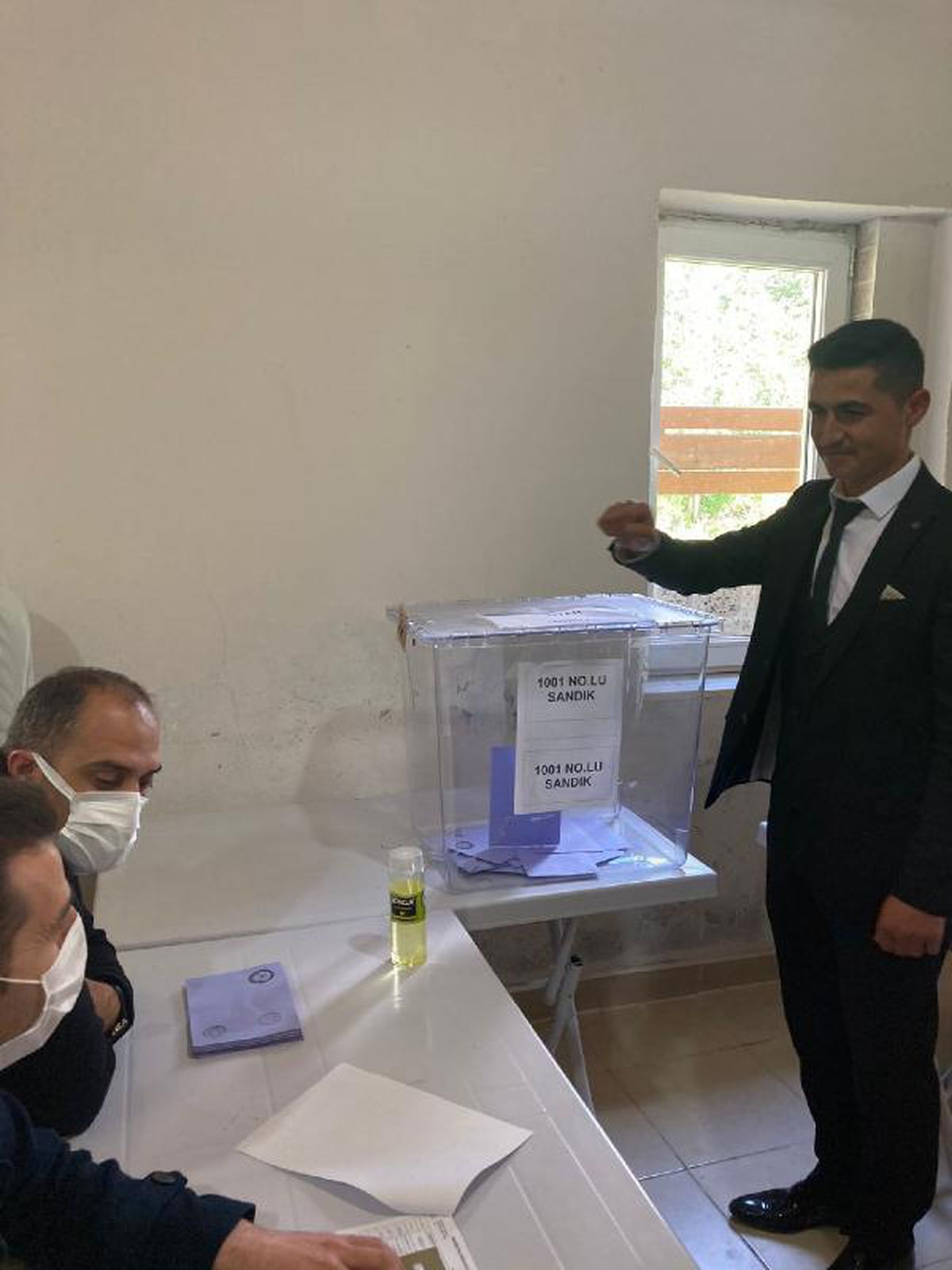 18 yaşında mahalle muhtarı seçildi
