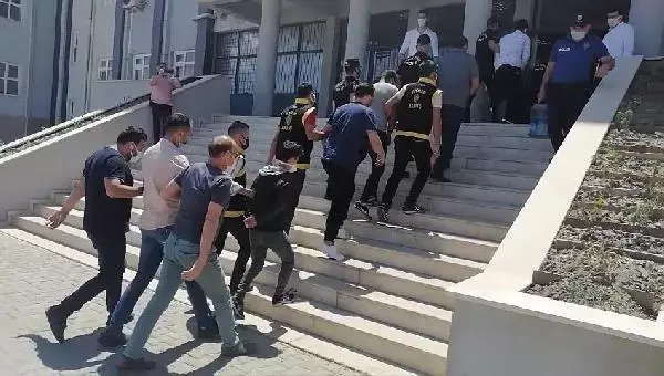 Son dakika haberleri | AYDIN MERKEZLİ 7 İLDE DOLANDIRICILIK OPERASYONU 15 ŞÜPHELİ ADLİYEDE Son dakika haberleri | AYDIN MERKEZLİ 7 İLDE DOLANDIRICILIK OPERASYONU 15 ŞÜPHELİ ADLİYEDE