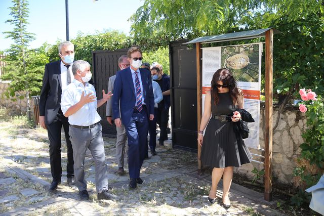 AB Büyükelçisi Nikolaus Meyer-Landrut, Malatya'da Arslantepe Höyüğü'nü ziyaret etti Açıklaması AB Büyükelçisi Nikolaus Meyer-Landrut, Malatya'da Arslantepe Höyüğü'nü ziyaret etti Açıklaması