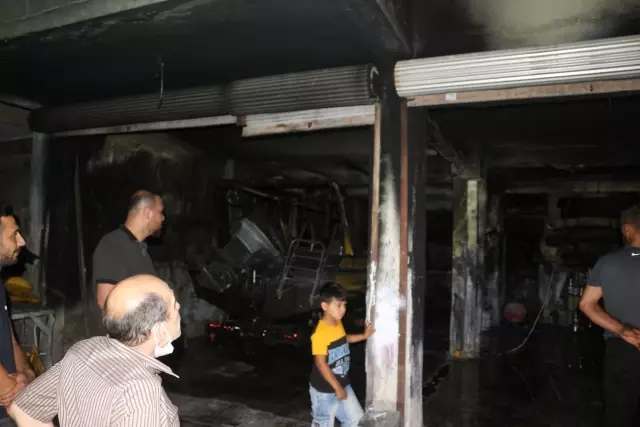 Son dakika haber... Adana'da iş yerinde çıkan yangın söndürüldü Son dakika haber... Adana'da iş yerinde çıkan yangın söndürüldü