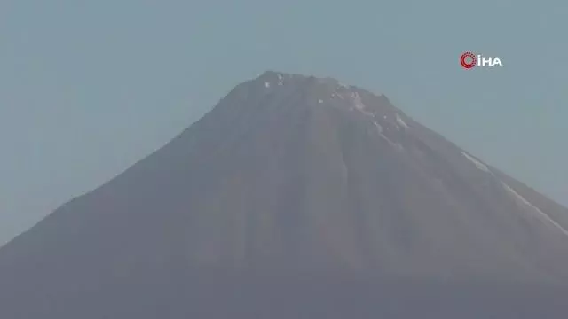 Ağrı Dağı heybetiyle misafirlerini ağırlıyor Ağrı Dağı heybetiyle misafirlerini ağırlıyor