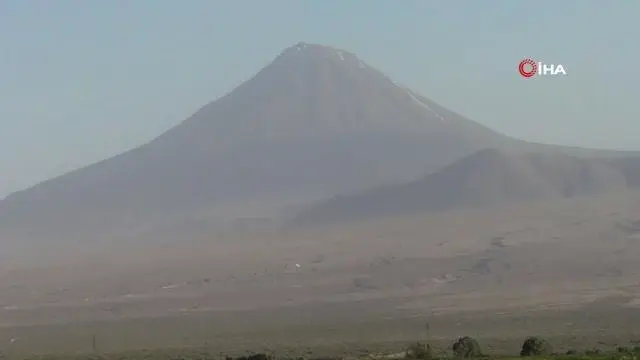 Ağrı Dağı heybetiyle misafirlerini ağırlıyor Ağrı Dağı heybetiyle misafirlerini ağırlıyor