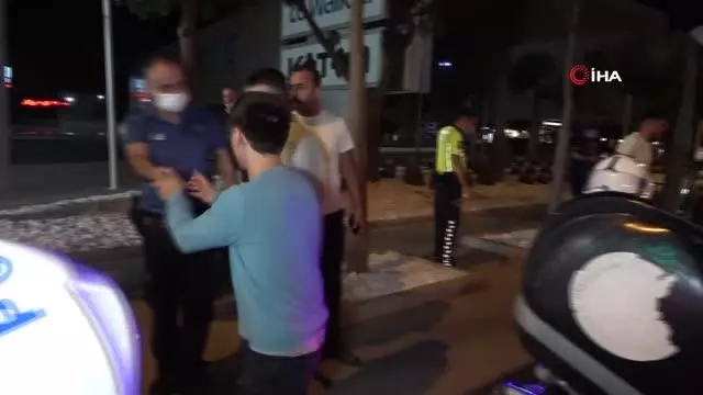 Antalya'da alkollü sürücü 5 araca çarpıp hurdaya çevirdi: 2 yaralı Antalya'da alkollü sürücü 5 araca çarpıp hurdaya çevirdi: 2 yaralı