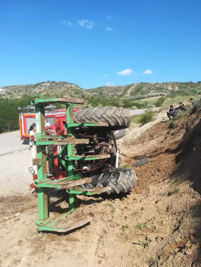 Amasya'da traktör devrildi: 1 yaralı Amasya'da traktör devrildi: 1 yaralı