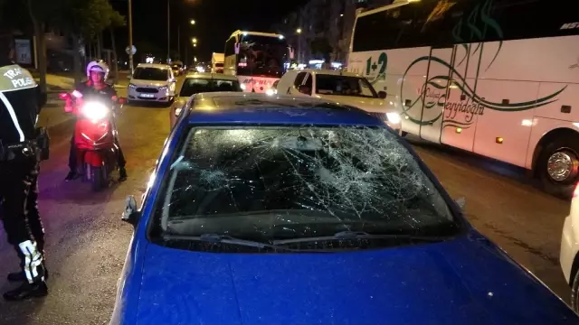 Antalya'da alkollü sürücü 5 araca çarpıp hurdaya çevirdi: 2 yaralı Antalya'da alkollü sürücü 5 araca çarpıp hurdaya çevirdi: 2 yaralı