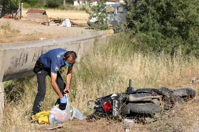 Otomobil ile motosiklet çarpıştı: 1 ölü, 1 ağır yaralı Otomobil ile motosiklet çarpıştı: 1 ölü, 1 ağır yaralı