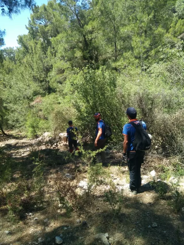Antalya'da fotoğraf çekmek için gittiği dağlık bölgede kaybolan kişiyi arama çalışmaları sürüyor Antalya'da fotoğraf çekmek için gittiği dağlık bölgede kaybolan kişiyi arama çalışmaları sürüyor