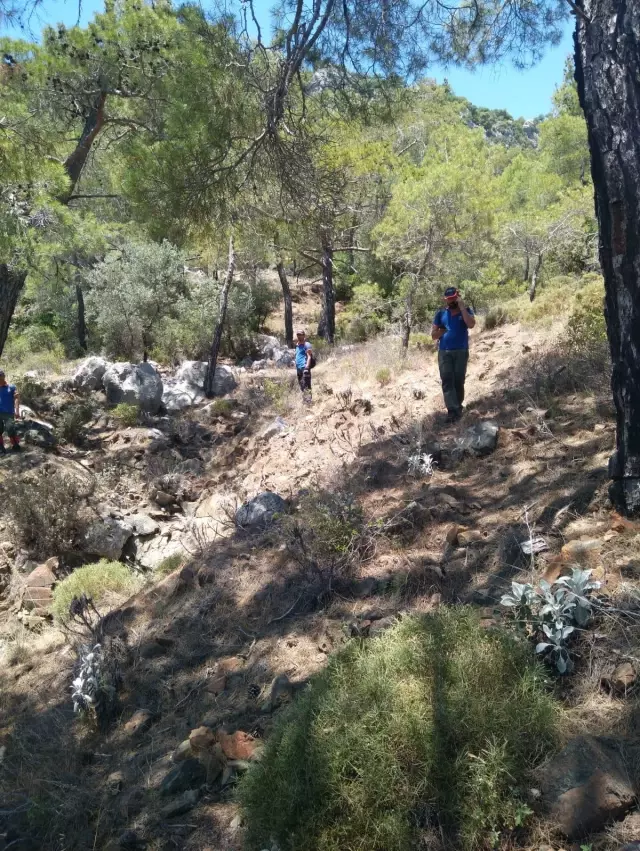 Antalya'da fotoğraf çekmek için gittiği dağlık bölgede kaybolan kişiyi arama çalışmaları sürüyor Antalya'da fotoğraf çekmek için gittiği dağlık bölgede kaybolan kişiyi arama çalışmaları sürüyor