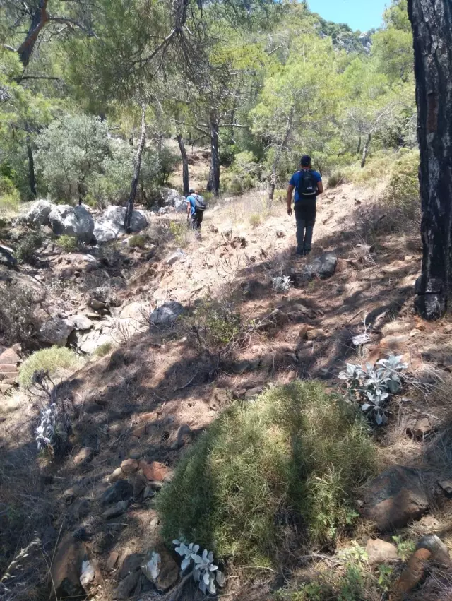Antalya'da fotoğraf çekmek için gittiği dağlık bölgede kaybolan kişiyi arama çalışmaları sürüyor Antalya'da fotoğraf çekmek için gittiği dağlık bölgede kaybolan kişiyi arama çalışmaları sürüyor