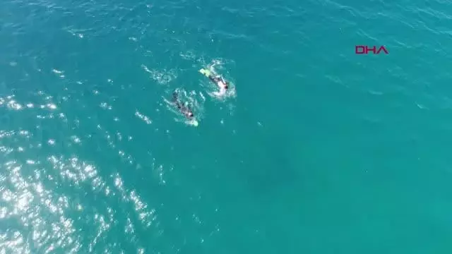SPOR Güreşçi kardeşler, otomobil iterek güç depoluyor
