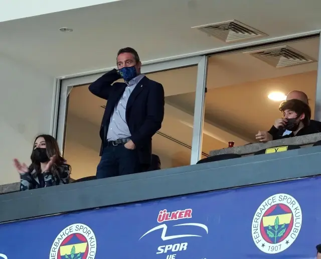Başkan Ali Koç, takımını yalnız bırakmadı Başkan Ali Koç, takımını yalnız bırakmadı