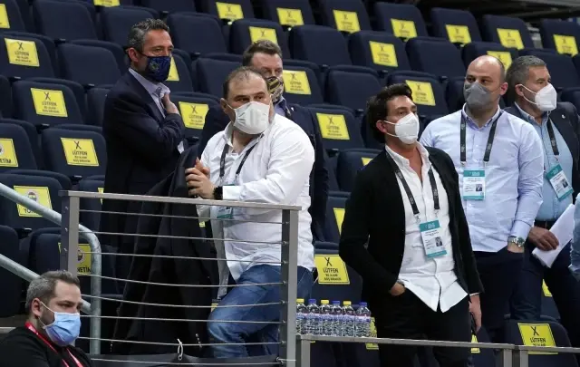 Başkan Ali Koç, takımını yalnız bırakmadı Başkan Ali Koç, takımını yalnız bırakmadı