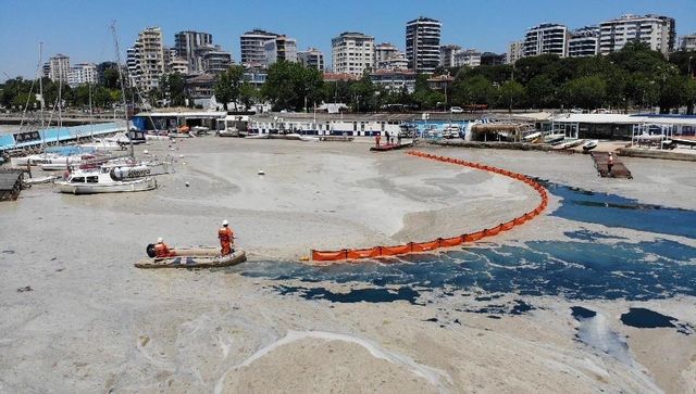 caddebostan sahili nde musilaj temizligi hava 2 14183990 o