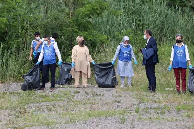 Gönüllüler, Karadeniz sahili ile Sapanca Gölü çevresindeki çöpleri topladı