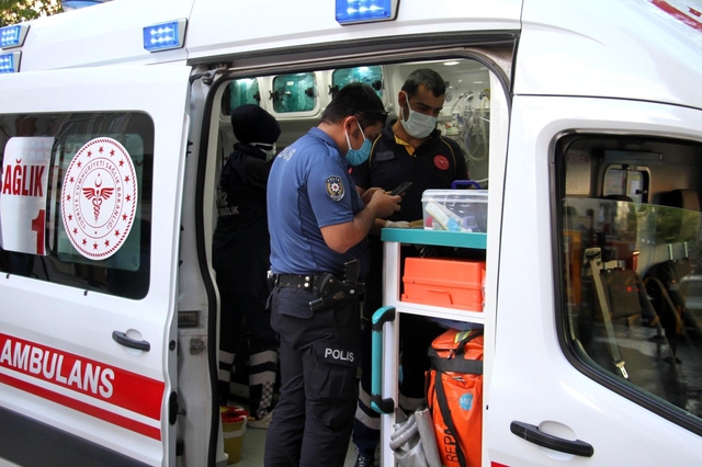 Elazığ'da ev yangını: 3 kişi dumandan etkilendi Elazığ'da ev yangını: 3 kişi dumandan etkilendi