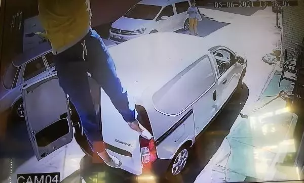 Son Dakika | EŞİYLE TARTIŞIP, BALKONDAN ATLADI; O ANLAR KAMERADA Son Dakika | EŞİYLE TARTIŞIP, BALKONDAN ATLADI; O ANLAR KAMERADA