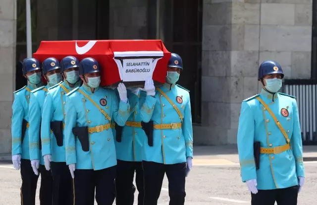 Eski Cumhuriyet Senatosu üyesi Selahattin Babüroğlu için TBMM'de cenaze töreni düzenlendi Eski Cumhuriyet Senatosu üyesi Selahattin Babüroğlu için TBMM'de cenaze töreni düzenlendi