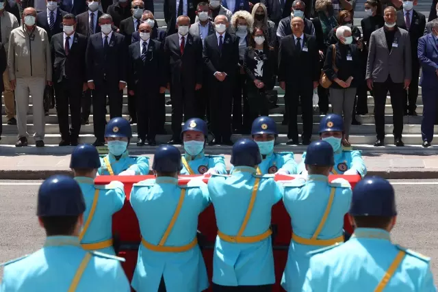 Eski Cumhuriyet Senatosu üyesi Selahattin Babüroğlu için TBMM'de cenaze töreni düzenlendi Eski Cumhuriyet Senatosu üyesi Selahattin Babüroğlu için TBMM'de cenaze töreni düzenlendi