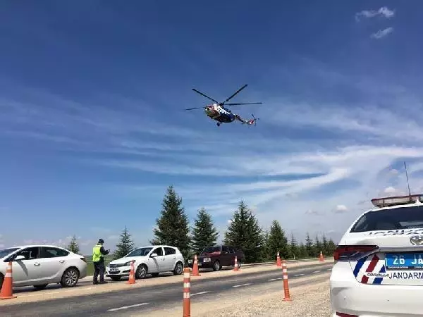 Eskişehir'de helikopter destekli denetimde 21 sürücüye ceza Eskişehir'de helikopter destekli denetimde 21 sürücüye ceza