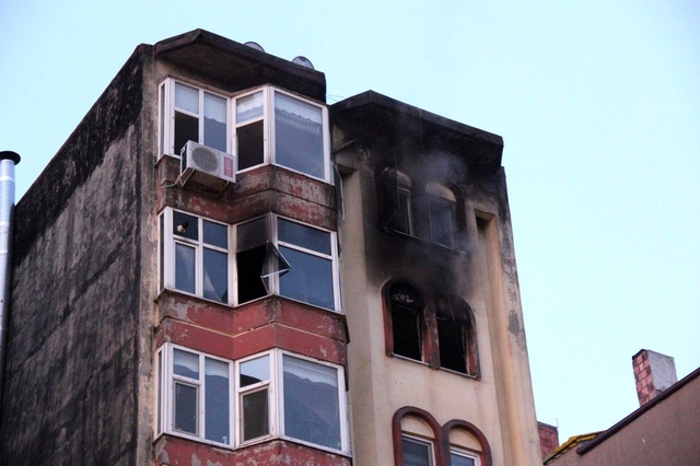 evde cikan yanginda 3 kisi hastanelik oldu 2 14183740 o
