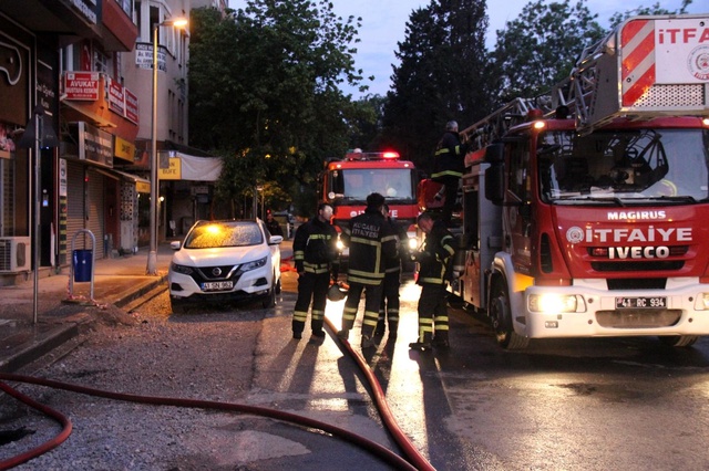 evde cikan yanginda 3 kisi hastanelik oldu 3 14183740 o