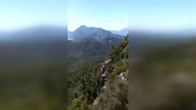 Antalya'da fotoğraf çekmek için gittiği dağlık bölgede kaybolan kişiyi arama çalışmaları sürüyor Antalya'da fotoğraf çekmek için gittiği dağlık bölgede kaybolan kişiyi arama çalışmaları sürüyor