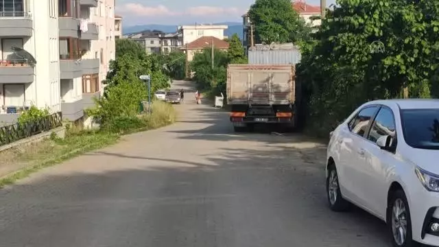 Freni boşalan kamyonunun altında kalan kişi hayatını kaybetti Freni boşalan kamyonunun altında kalan kişi hayatını kaybetti