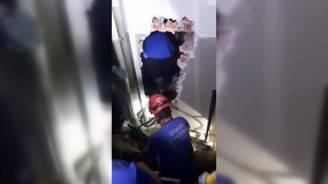 Son dakika haberleri... Havalandırma boşluğuna düşerek yaralanan kişi itfaiye ekiplerince kurtarıldı