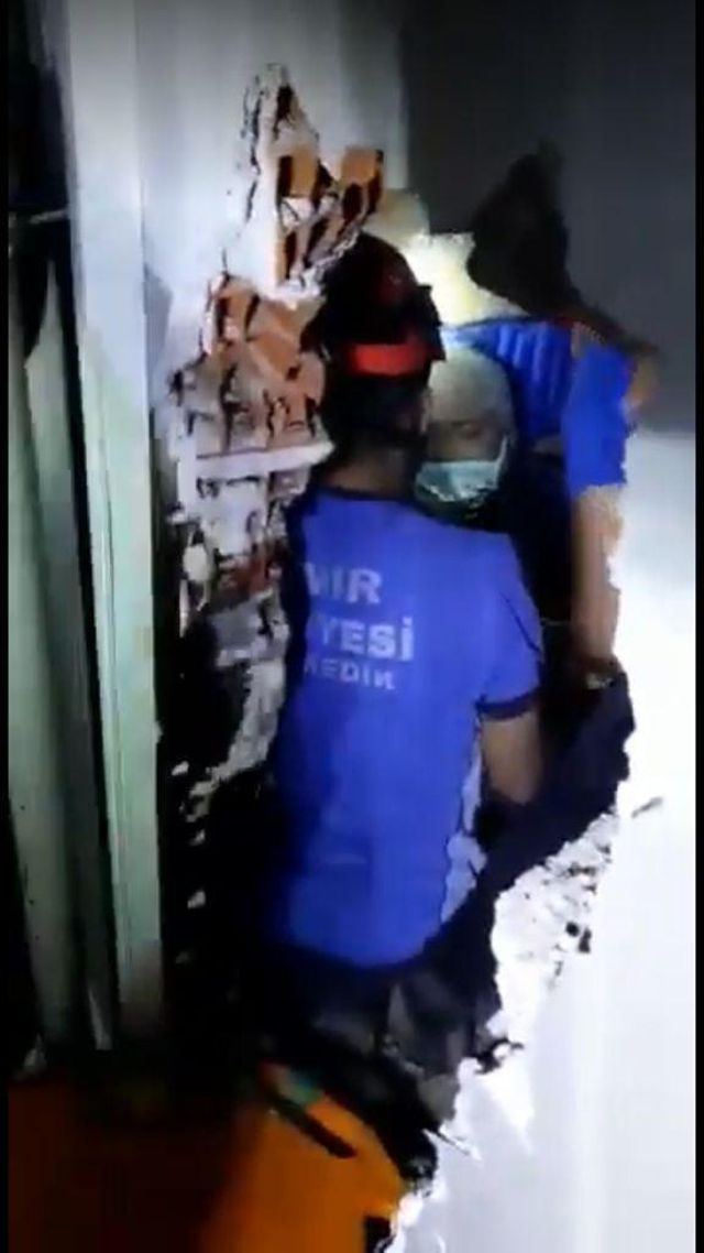 Son dakika haberleri... Havalandırma boşluğuna düşerek yaralanan kişi itfaiye ekiplerince kurtarıldı