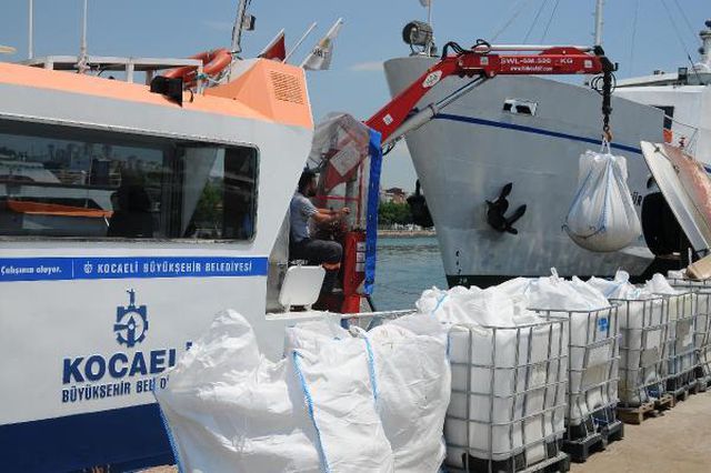 izmit korfezi nden her gun 2 5 ton musilaj 9 14184302 o