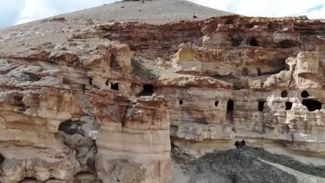 Kayalar oyularak yapılan 'Yukarı Biligan Mağaraları' ziyaretçilerini bekliyor Kayalar oyularak yapılan 'Yukarı Biligan Mağaraları' ziyaretçilerini bekliyor