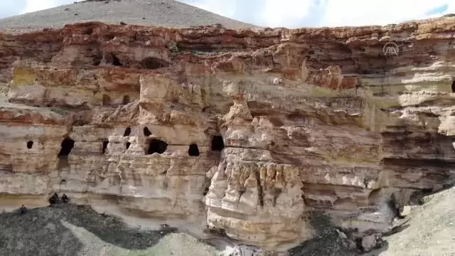 Kayalar oyularak yapılan 'Yukarı Biligan Mağaraları' ziyaretçilerini bekliyor Kayalar oyularak yapılan 'Yukarı Biligan Mağaraları' ziyaretçilerini bekliyor